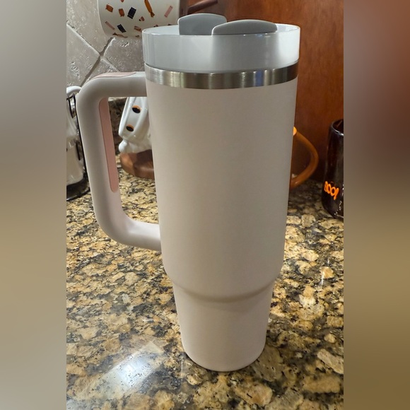 Stanley- 30 oz Color- Rose Quartz - Picture 2 of 3